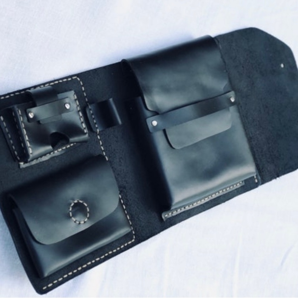 Premium leather Cigar Case hand sewn black. New in box